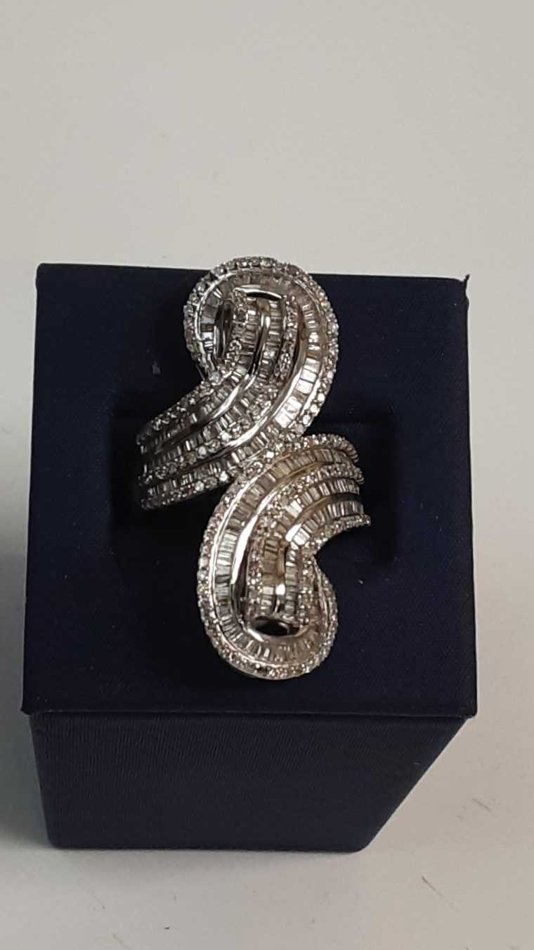 Women's Ring - White Gold 10k (.417) 14.1 grams Size 8
