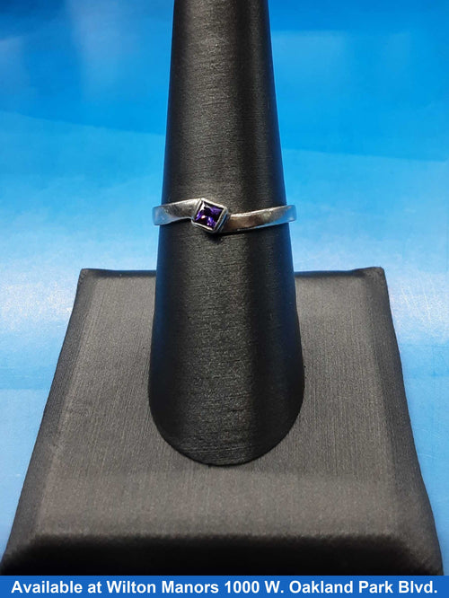 Women's Ring - Silver 1.5 grams Size 5