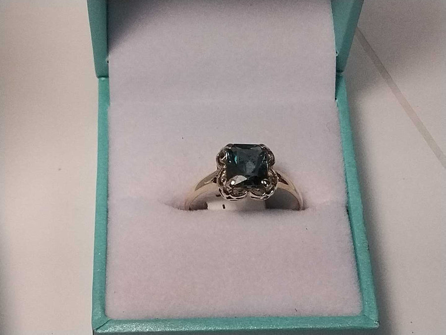 Women's Ring - Yellow Gold 10k (.417) 1.6 grams Size 8.5