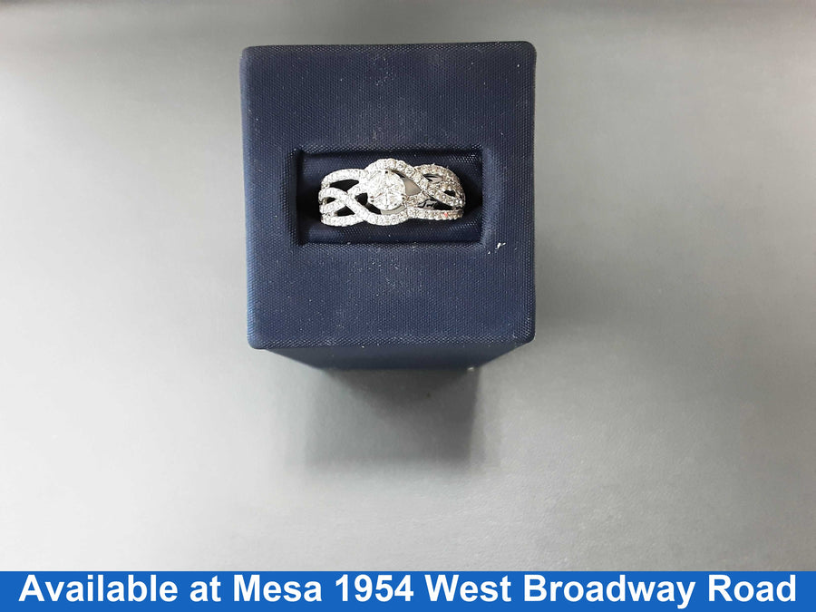 Women's Ring - White Gold 18k (.750) 4.1 grams Size 7