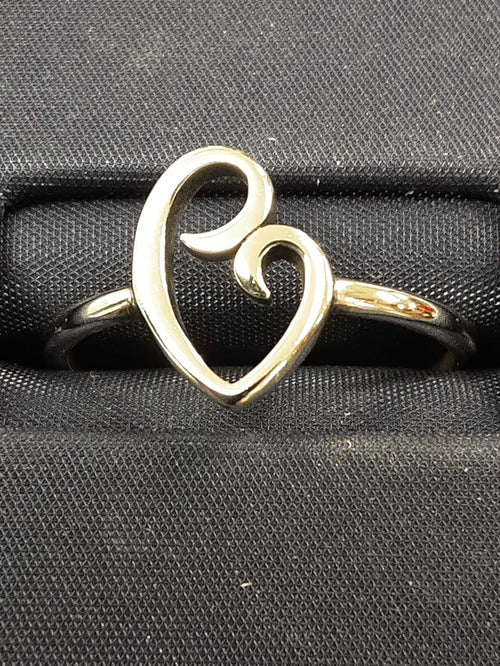 Women's Ring - Silver 1.9 grams Size 10.5