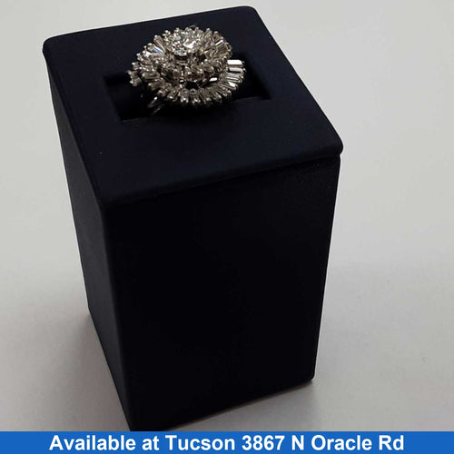 Women's Ring - White Gold 18k (.750) 6.3 grams Size 7