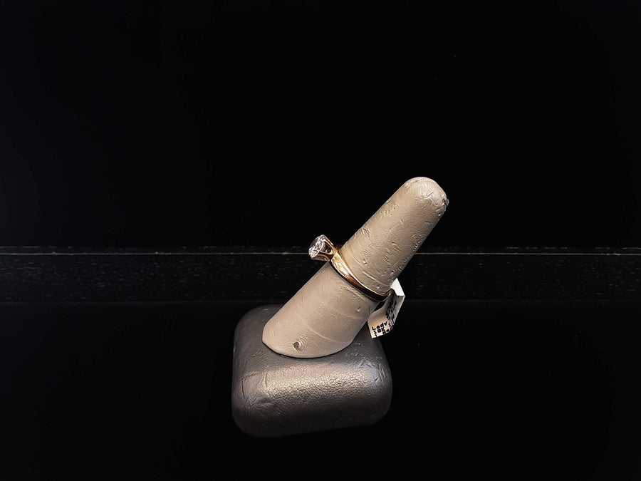 Women's Ring - Solitaire - Yellow Gold 10k (.417) 1.9 grams Size 7