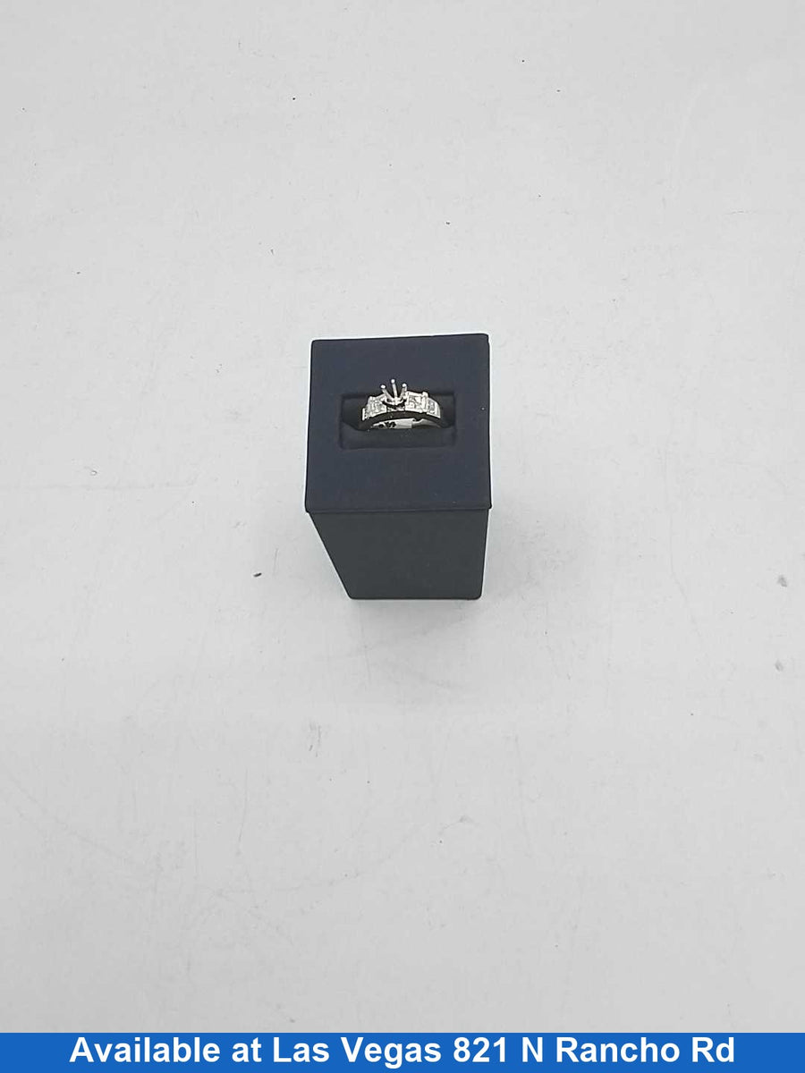 Women's Ring - Solitaire - White Gold 18k (.750) 5 grams Size 9.5