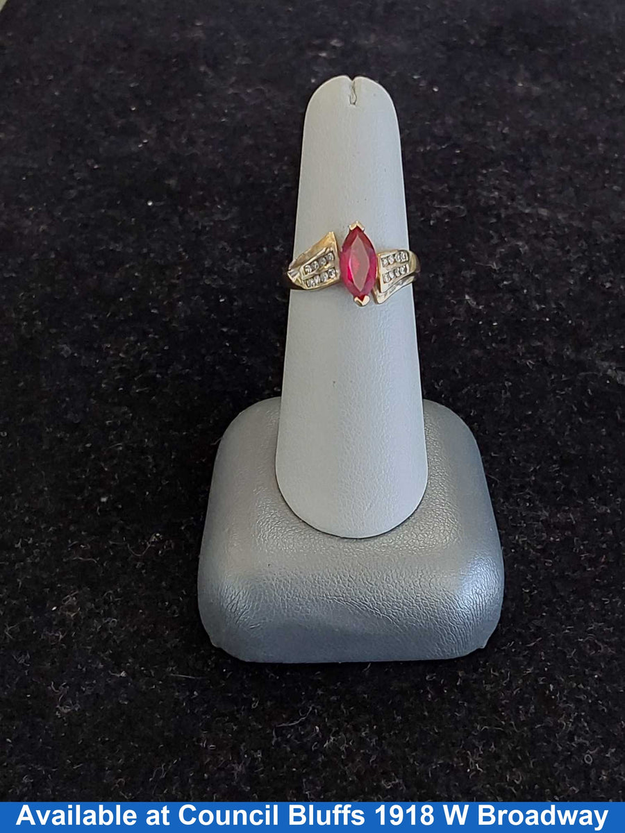 Women's Ring - Yellow Gold 10k (.417) 2.6 grams Size 6.5