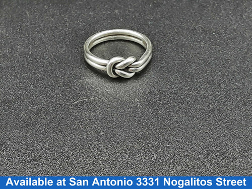 Women's Ring - Silver 4.7 grams Size 9