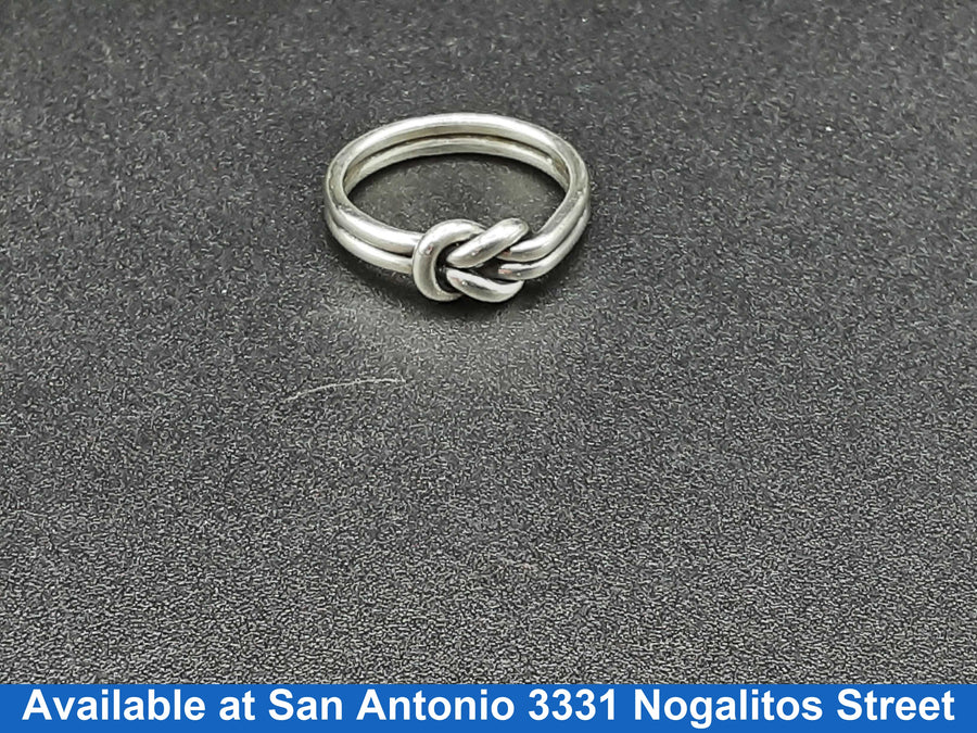 Women's Ring - Silver 4.7 grams Size 9