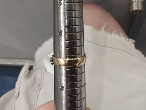 Ring - Wedding Band - Yellow Gold 14k (.585) 2.4 Grams Size 7