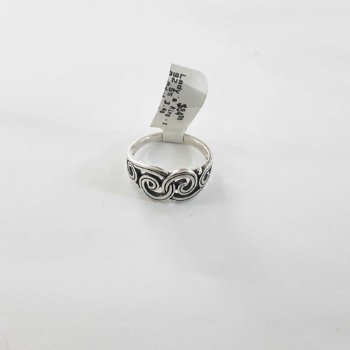 Women's Ring - Silver 3.4 grams Size 8