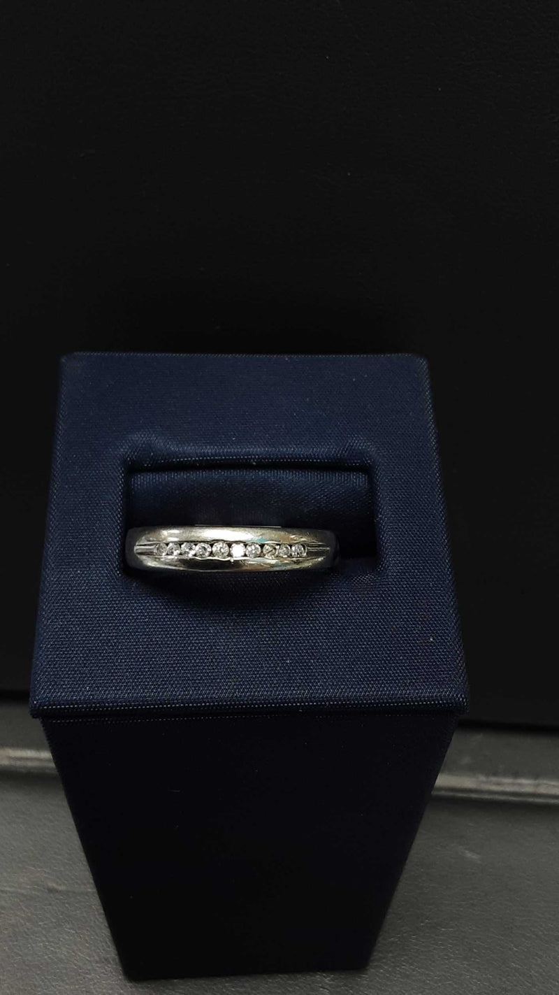 White Gold 10k (.417) 2.9 grams Size 8