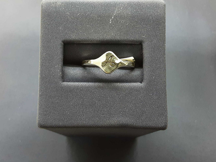 Women's Ring - Silver 1.9 grams Size 20