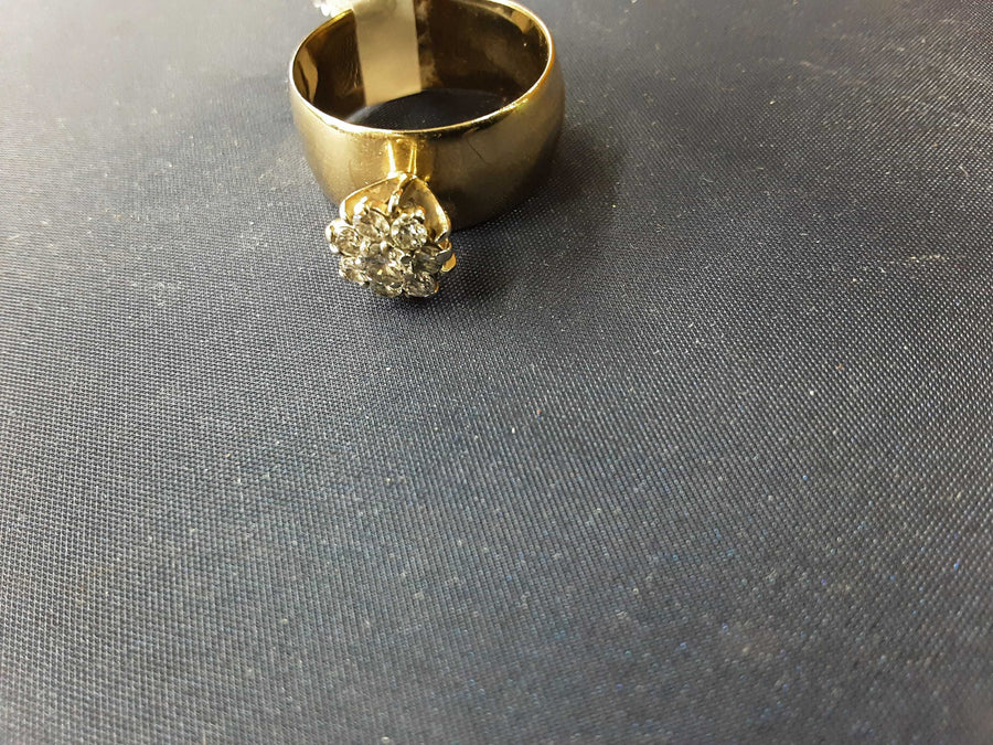 Women's Ring - Solitaire - Yellow Gold 10k (.417) 6.6 grams Size 9