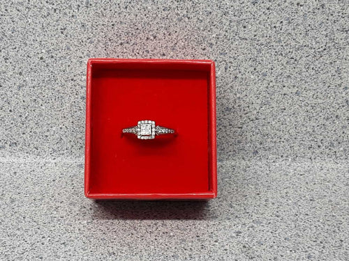 Women's Ring - White Gold 10k (.417) 2.2 grams Size 7.5