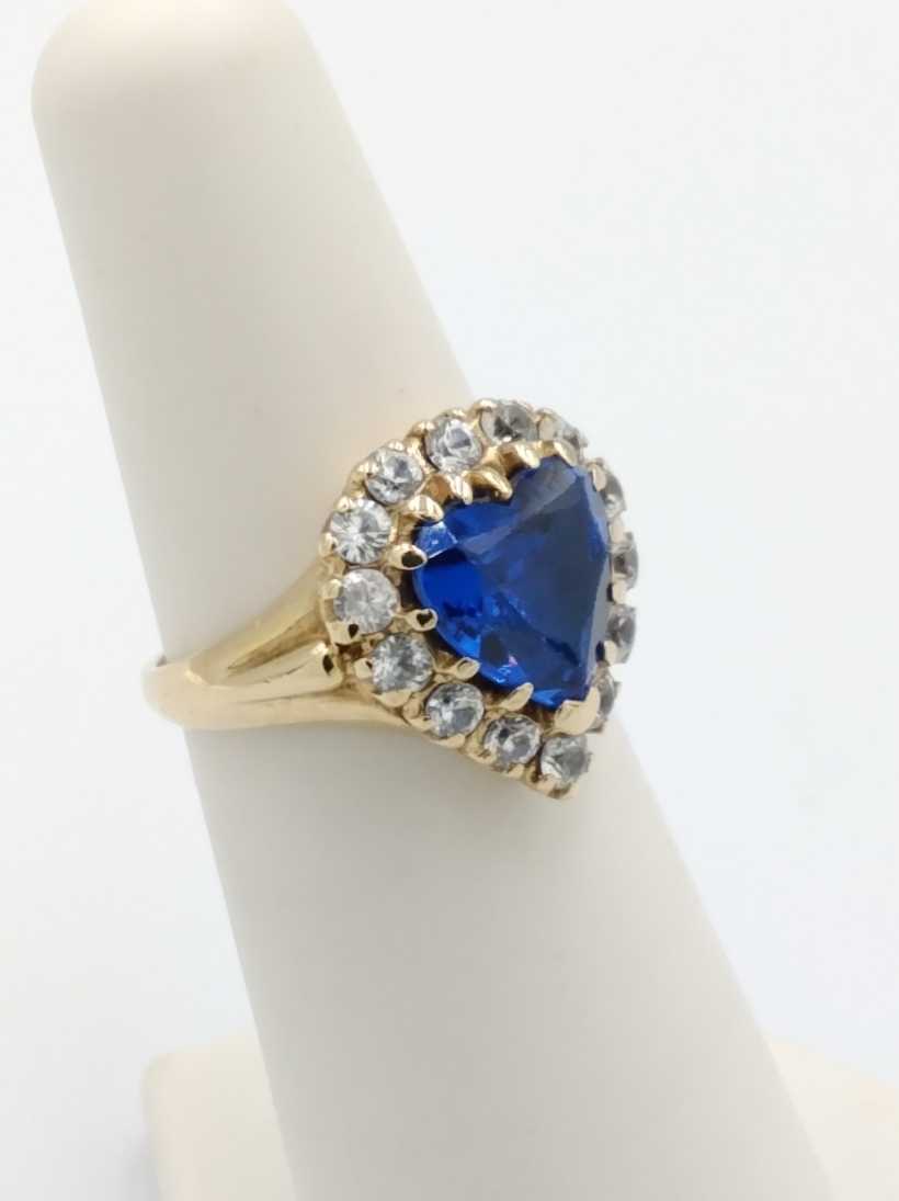 Women's Ring - Yellow Gold 10k (.417) 3.8 grams Size 5.5