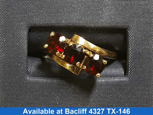 Women's Ring - Yellow Gold 10k (.417) 3.1 grams Size 9.5
