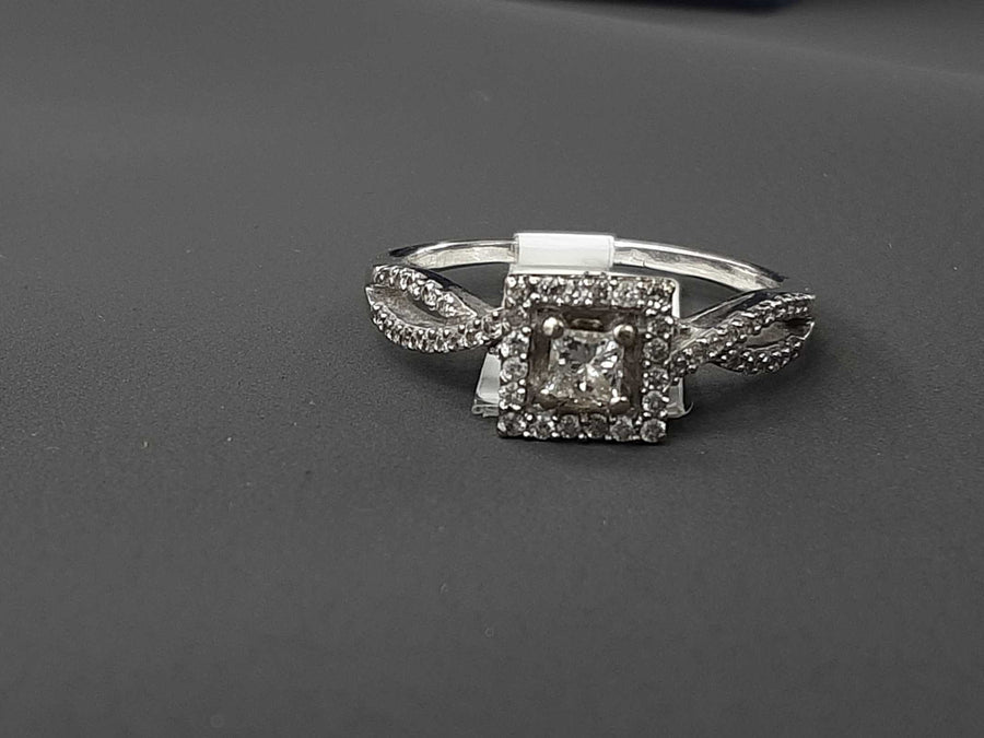 Women's Ring - White Gold 14k (.585) 3.7 grams Size 5.5