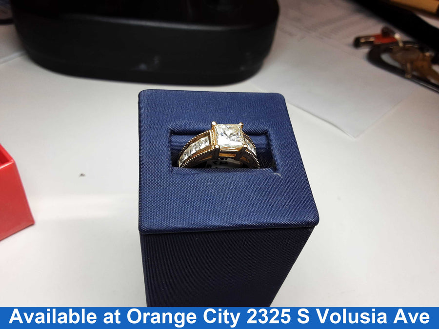 Women's Ring - Yellow Gold 14k (.585) 6.8 grams Size 7.5