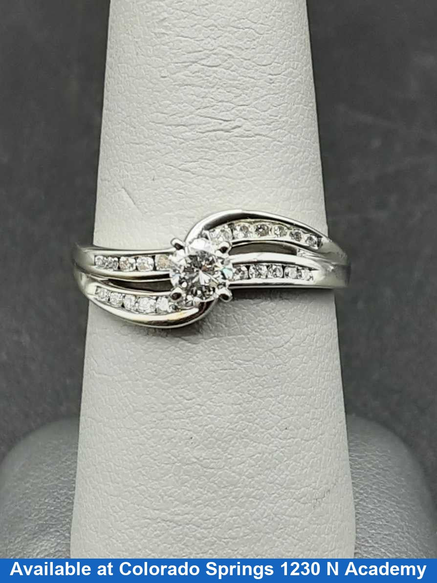 Women's Ring - Solitaire - White Gold 10k (.417) 3 grams Size 7