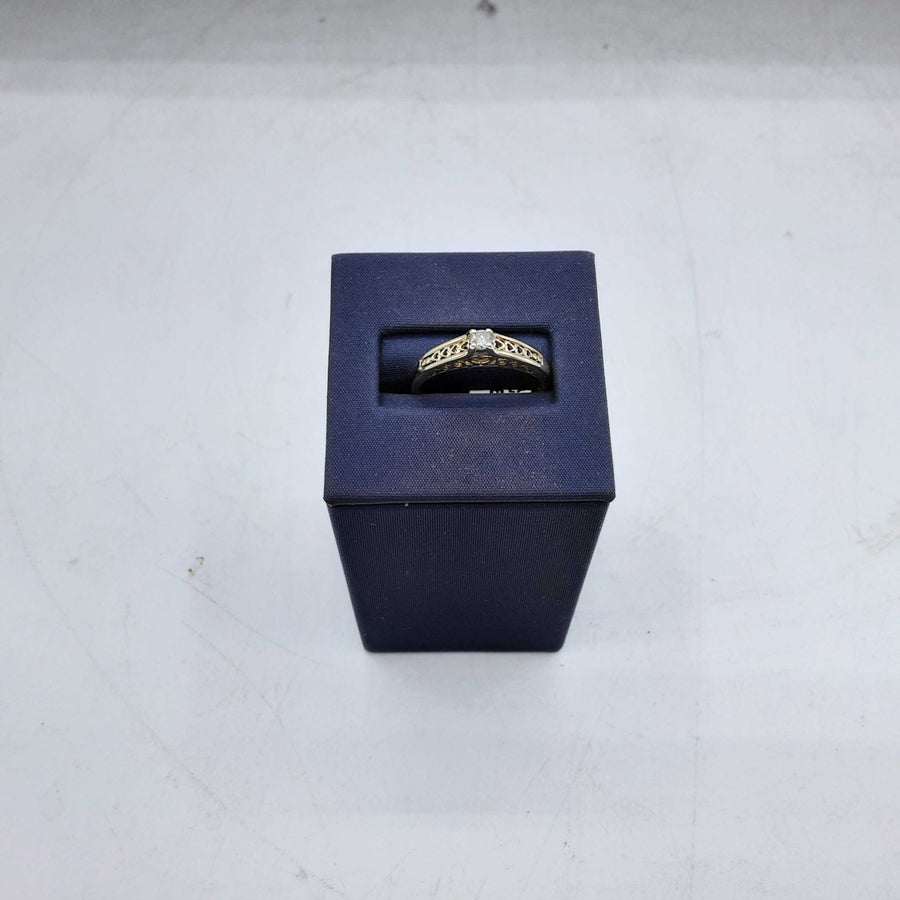 Women's Ring - Yellow Gold 10k (.417) 2.3 grams Size 8