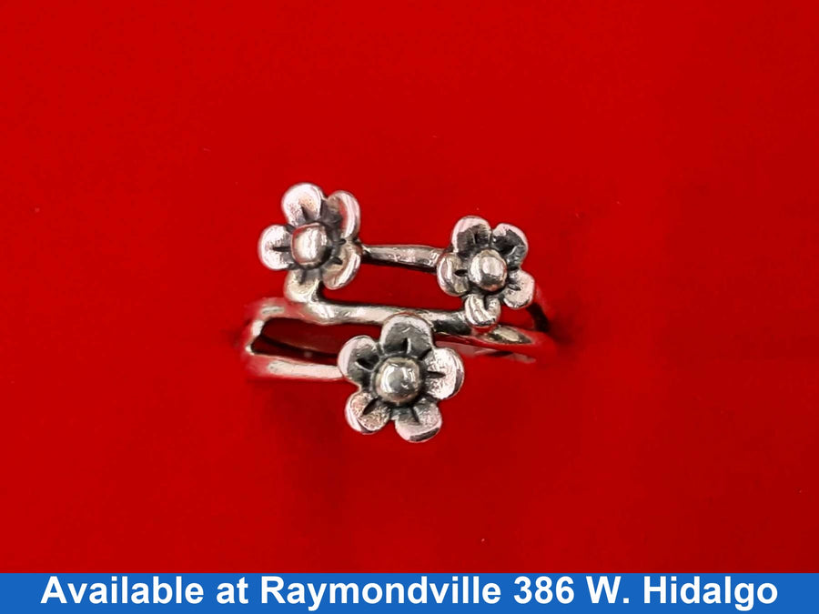 Women's Ring - Silver 3.8 grams Size 6.5