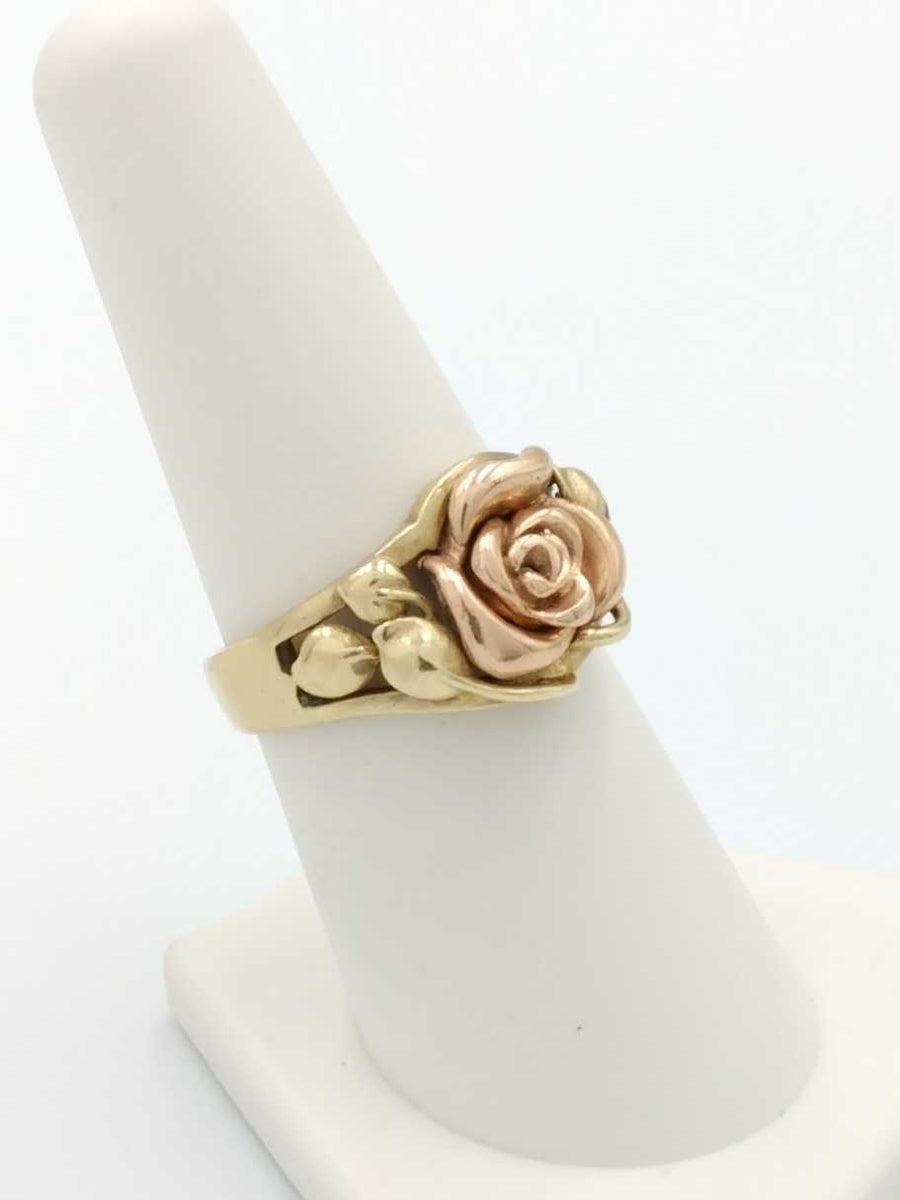 Women's Ring - Yellow Gold 14k (.585) 6.4 grams Size 8