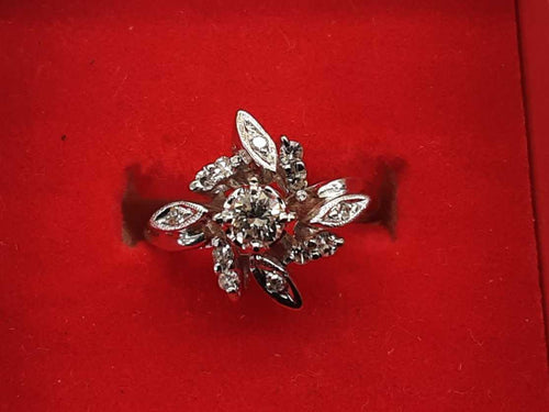 Women's Ring - White Gold 14k (.585) 3.9 grams Size 5