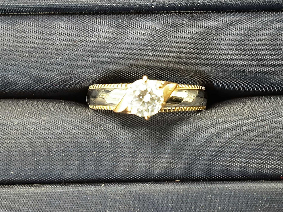 Women's Ring - Solitaire - Tricolor Gold 14k (.585) 3.2 grams Size 20