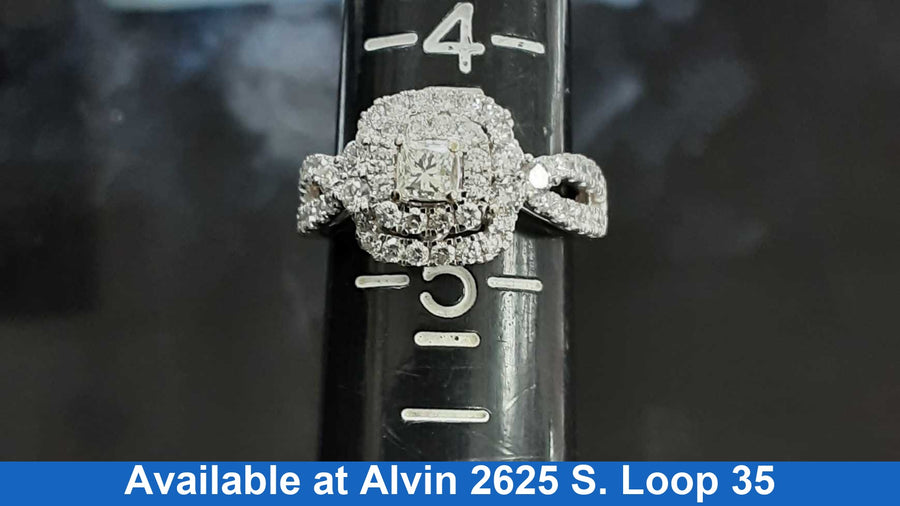 Women's Ring - Solitaire - White Gold 10k (.417) 10 grams Size 7