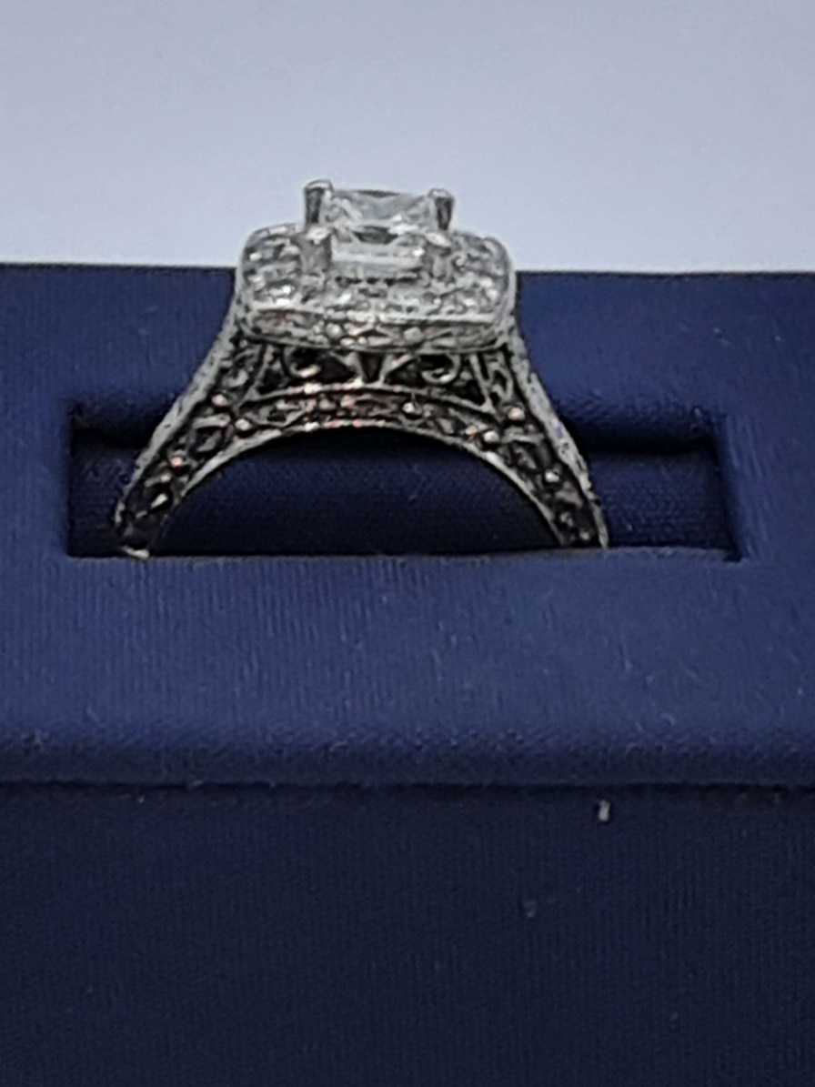 Women's Ring - White Gold 14k (.585) 4.7 grams Size 20