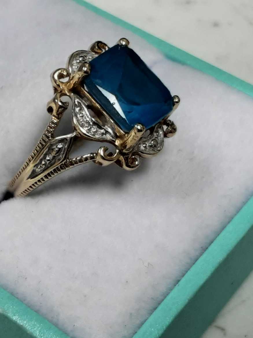 Women's Ring - Yellow Gold 10k (.417) 3.3 grams Size 7.5