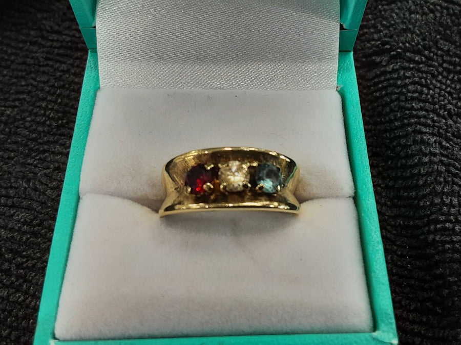 Women's Ring - Yellow Gold 14k (.585) 3.7 grams Size 8
