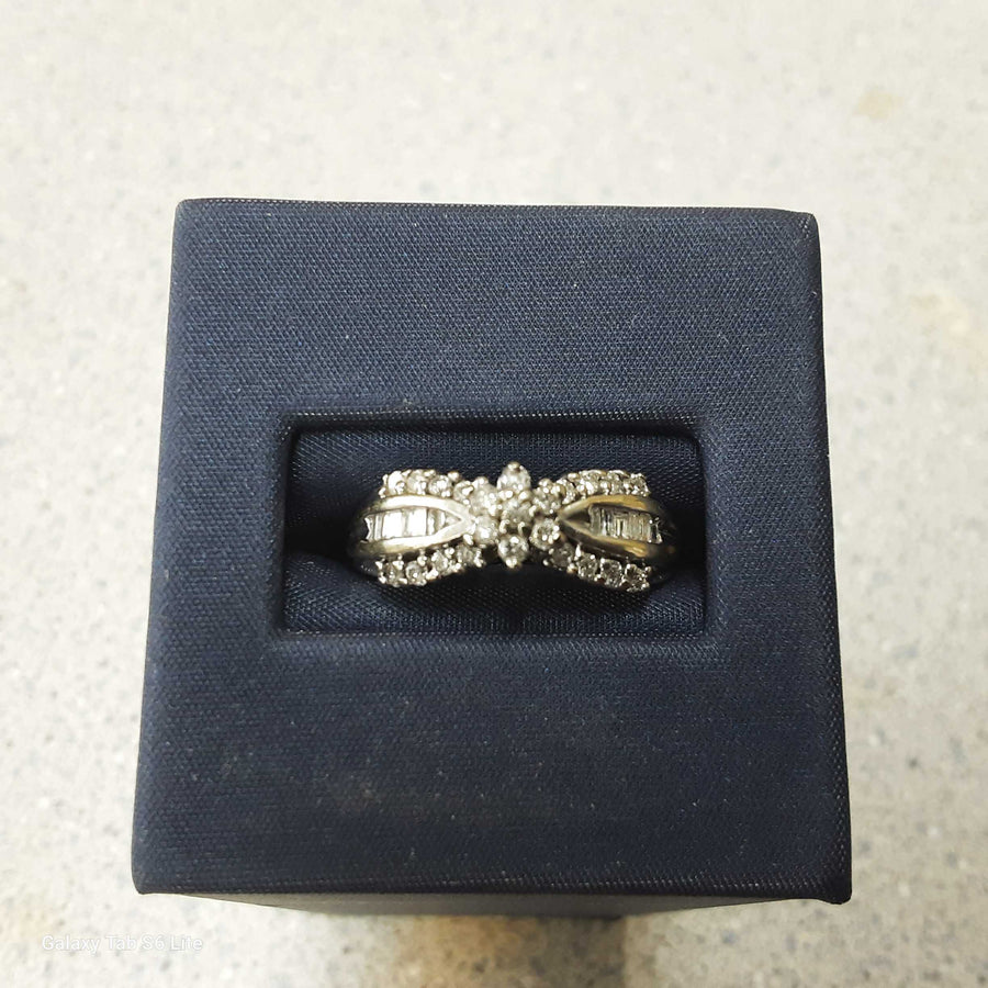 Women's Ring - White Gold 14k (.585) 4.1 grams Size 9