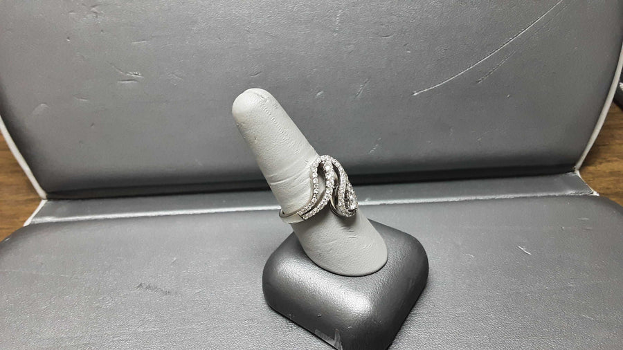 Women's Ring - White Gold 14k (.585) 6.1 grams Size 8.5
