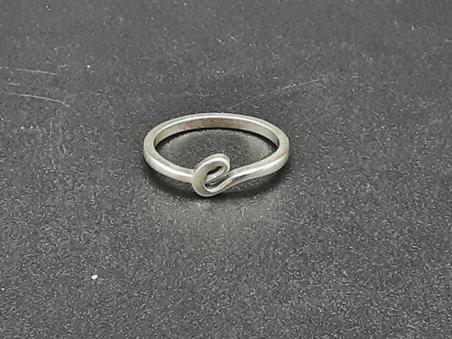Women's Ring - Silver 2.9 grams Size 9.5