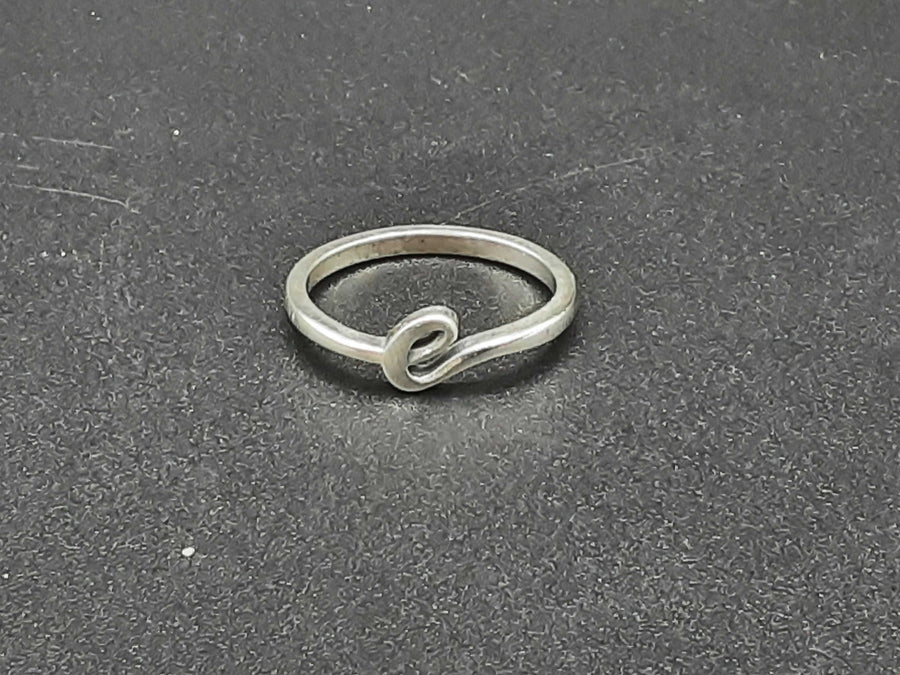 Women's Ring - Silver 2.9 grams Size 9.5