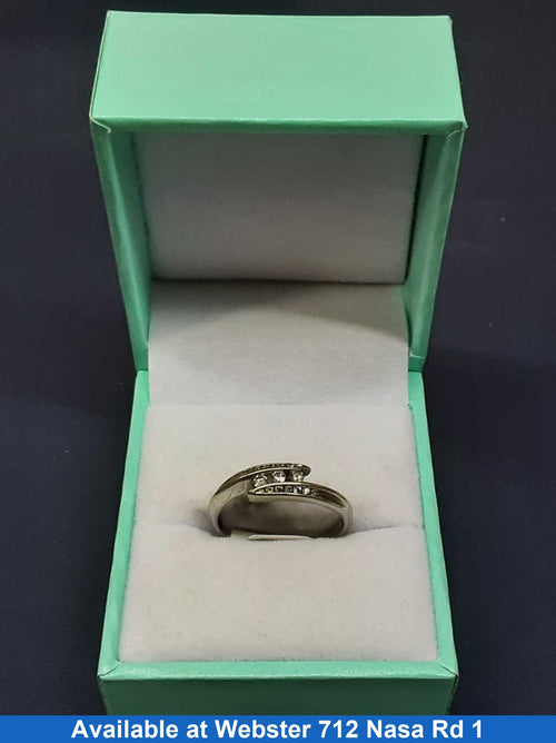 Women's Ring - White Gold 10k (.417) 2 grams Size 7.5