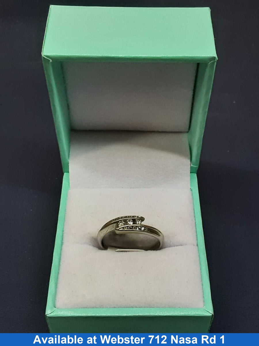 Women's Ring - White Gold 10k (.417) 2 grams Size 7.5