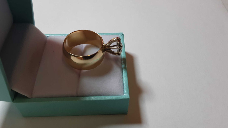 Women's Ring - Yellow Gold 14k (.585) 10.5 grams Size 8