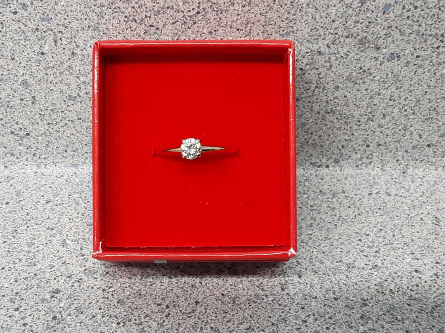Women's Ring - Solitaire - Yellow Gold 14k (.585) 1.7 grams Size 8