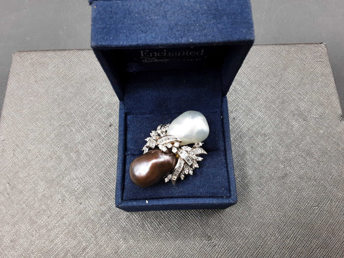 Women's Ring - White Gold 18k (.750) 10 grams Size 7.5
