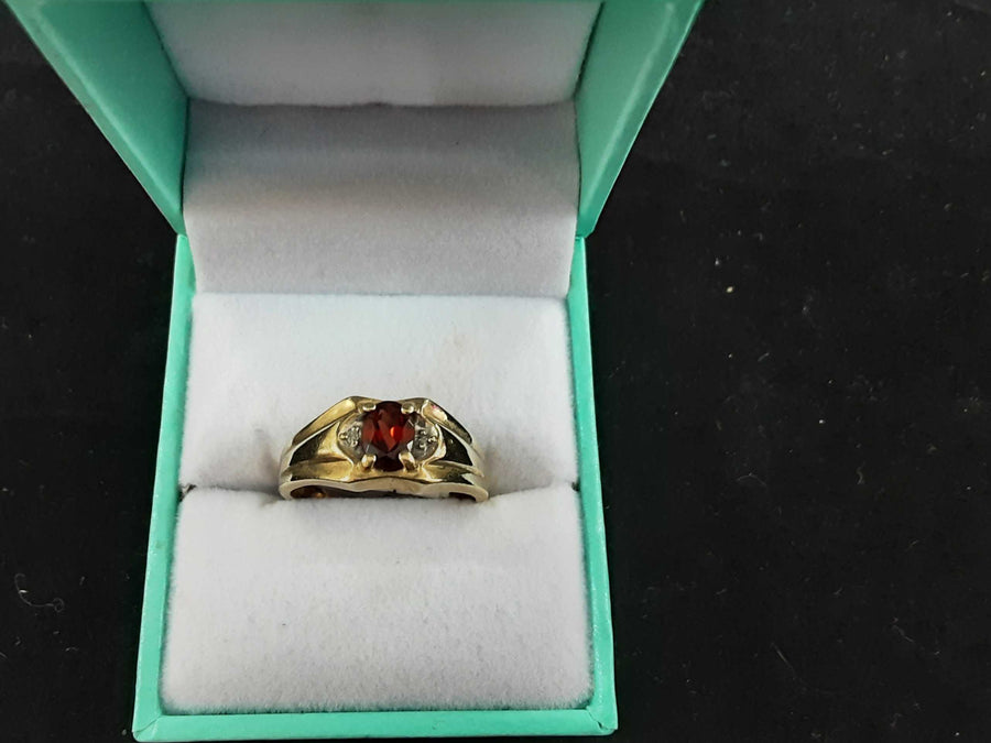 Men's Ring - Yellow Gold 10k (.417) 2.3 grams Size 8.5