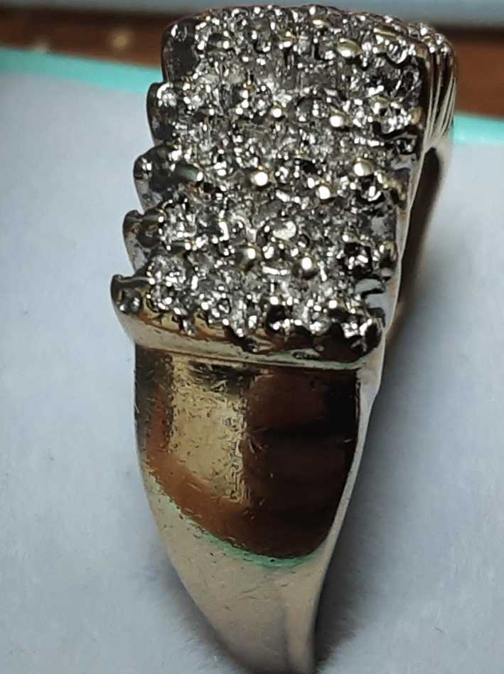 Women's Ring - Yellow Gold 10k (.417) 5.9 grams Size 10.5