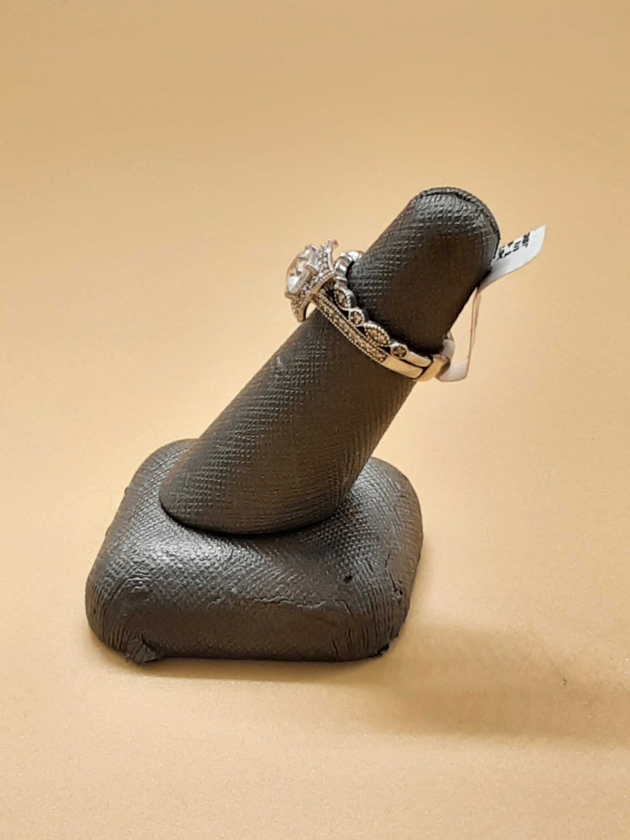 Women's Ring - Silver 3.4 grams Size 6