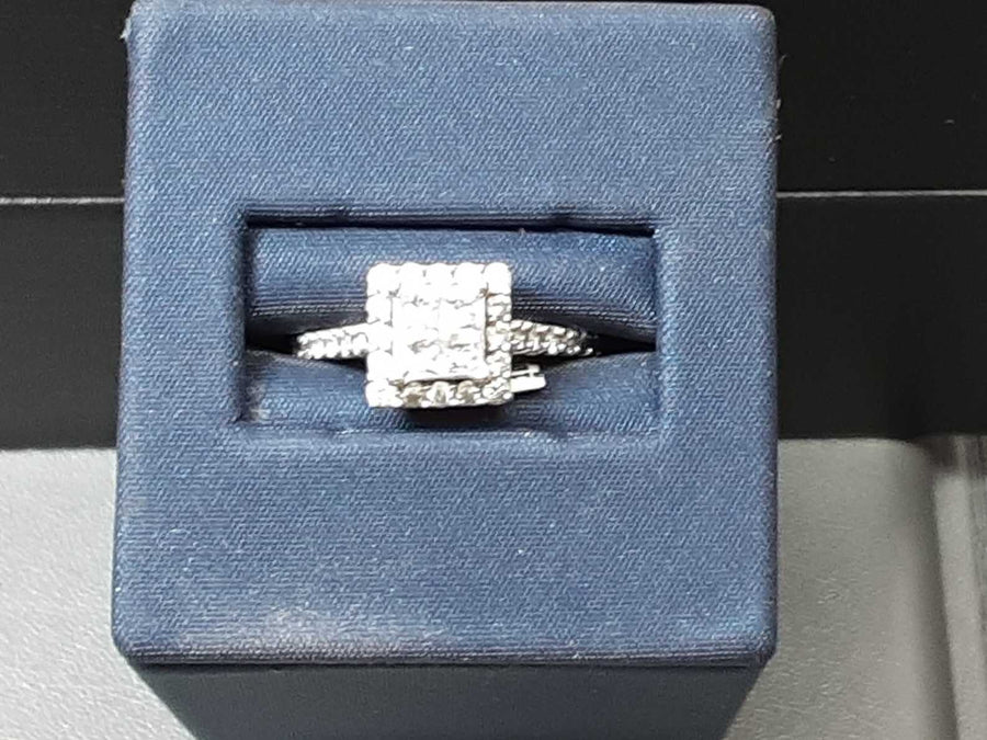 Women's Ring - White Gold 10k (.417) 4.18 grams Size 6