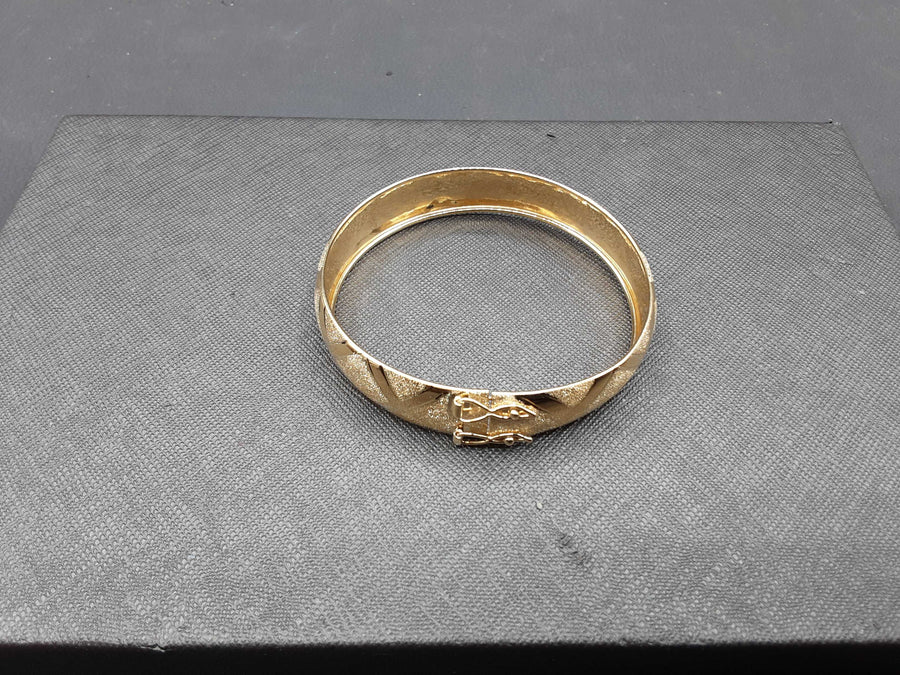 Bangle Bracelet - Yellow Gold 14k (.585) 6.7 grams 5 inch