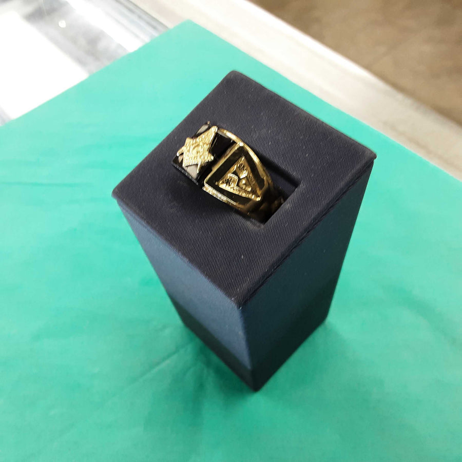 Men's Ring - Yellow Gold 10k (.417) 5.7 grams Size 10