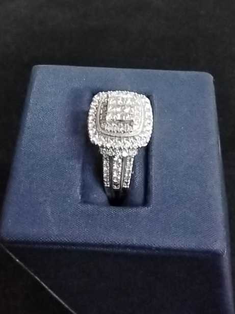 Women's Ring - White Gold 10k (.417) 4.4 grams Size 7