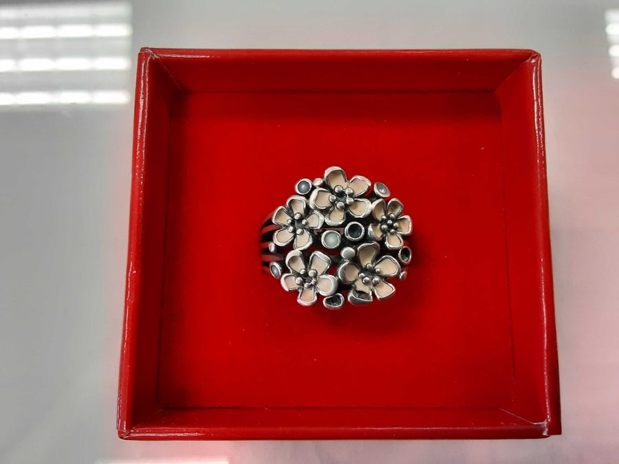 Women's Ring - Silver 7.7 grams Size 7