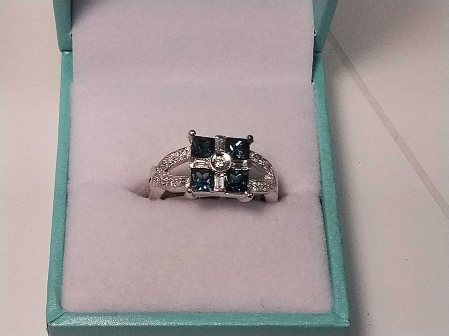 Women's Ring - White Gold 18k (.750) 5.2 grams Size 7