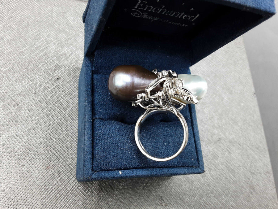 Women's Ring - White Gold 18k (.750) 10 grams Size 7.5